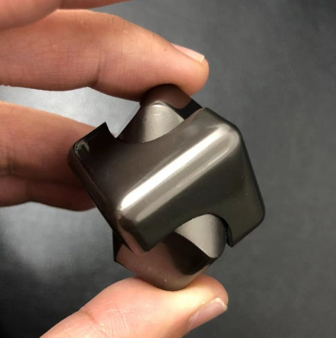 Fingertip gyro decompression toy