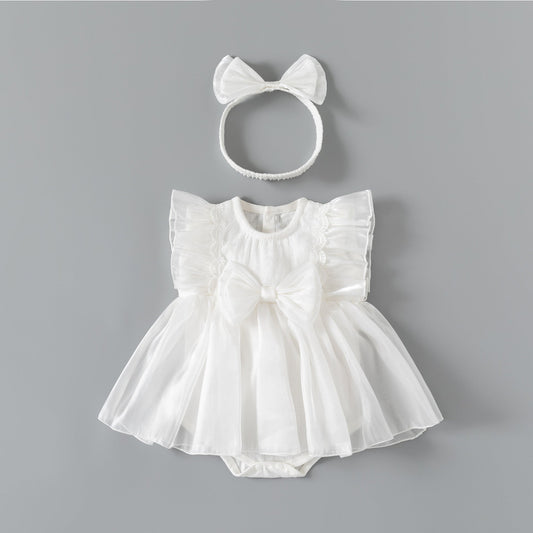 ALT Text: Discover why adults are gravitating towards baby products for skincare. Learn about the benefits & guidelines for using baby items like lotions, shampoos and sunscreens.🍼💕🧴