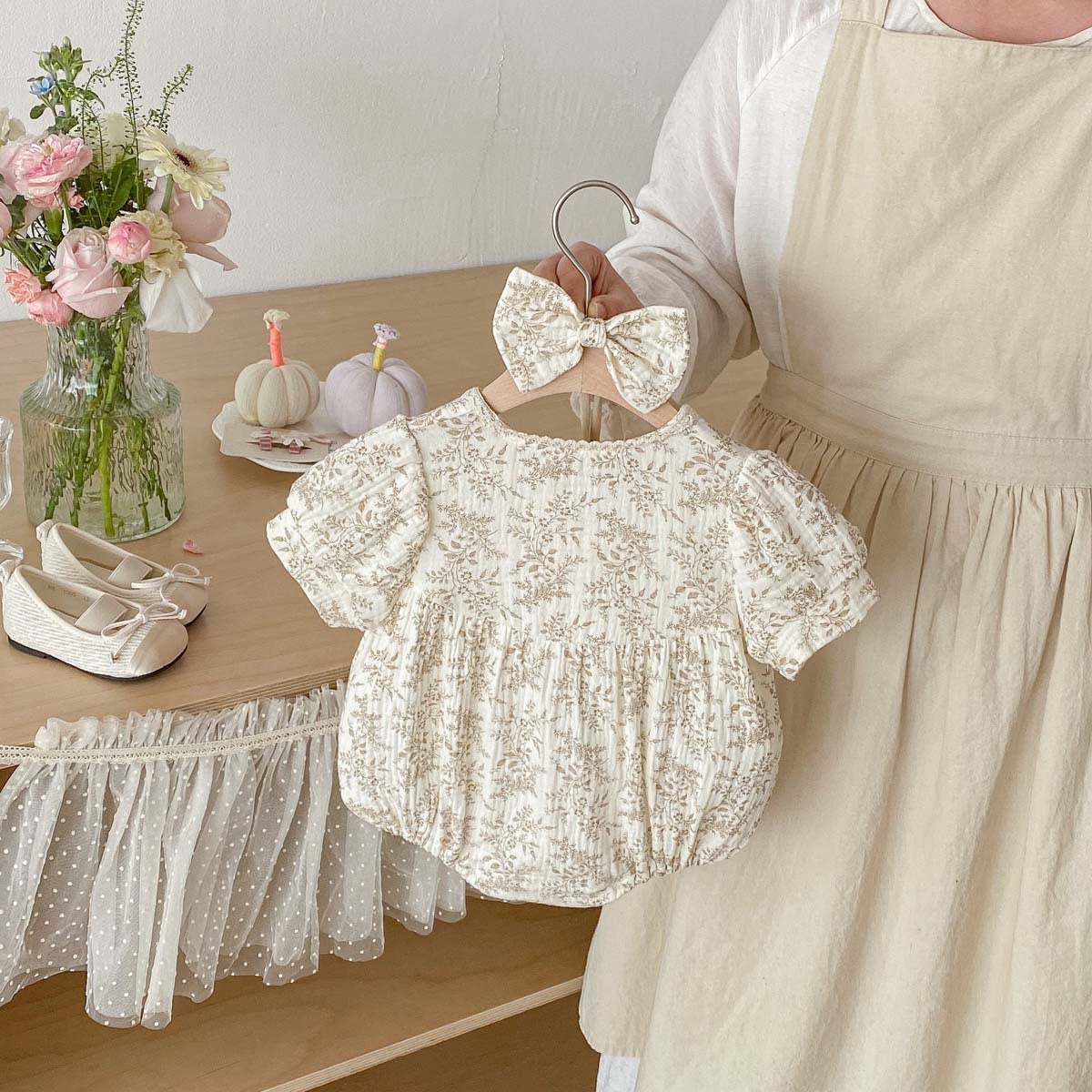 Grenouillère élégante en dentelle à manches courtes pour filles