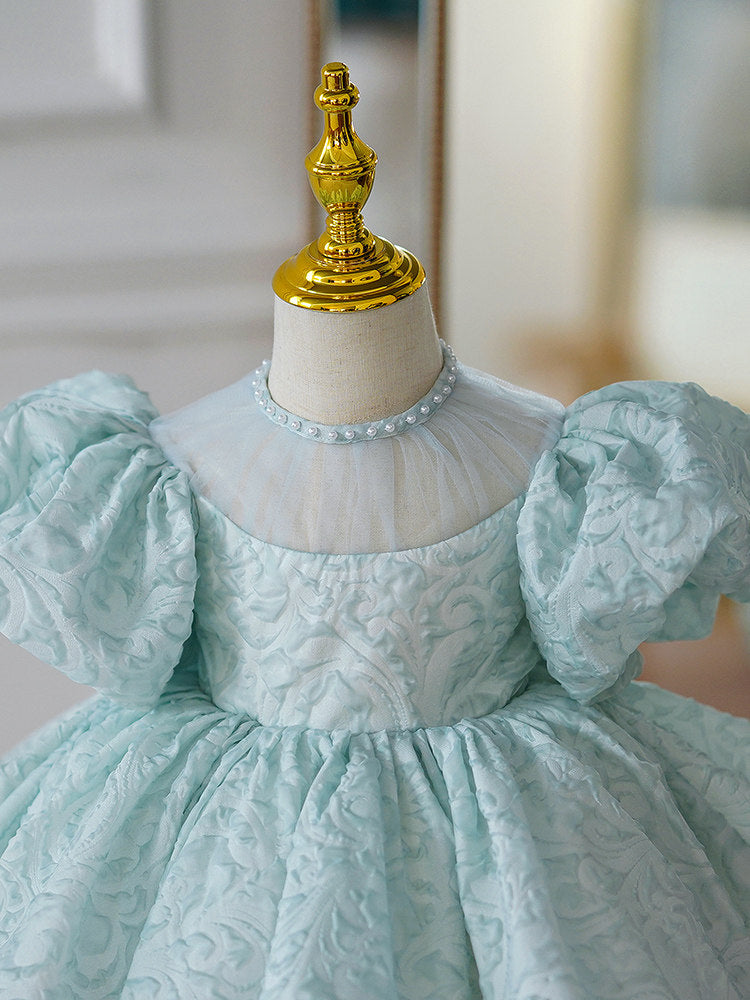 Robe de princesse haut de gamme pour les anniversaires des enfants : le luxe abordable