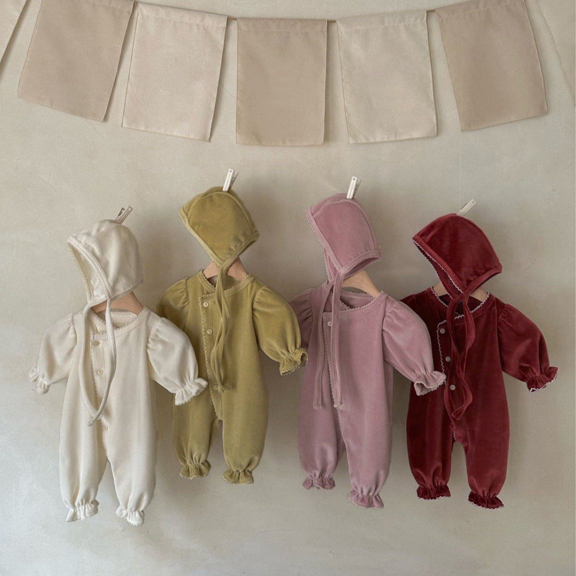 Barboteuse une pièce longue avec une seule rangée de boutons-pression pour bébés