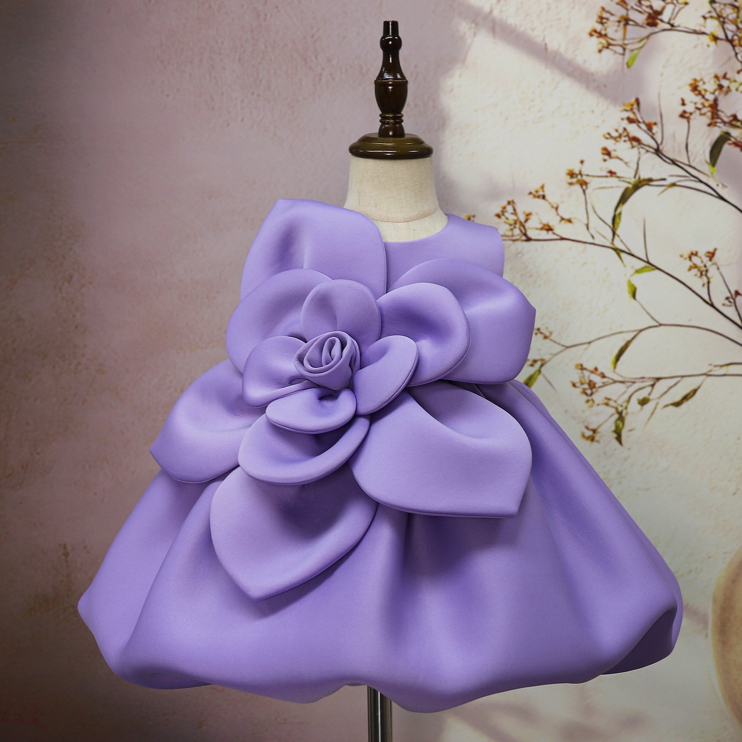 Vestido de niña con flores grandes