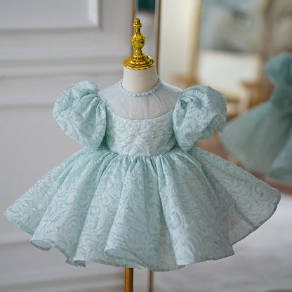 Robe de princesse haut de gamme pour les anniversaires des enfants : le luxe abordable