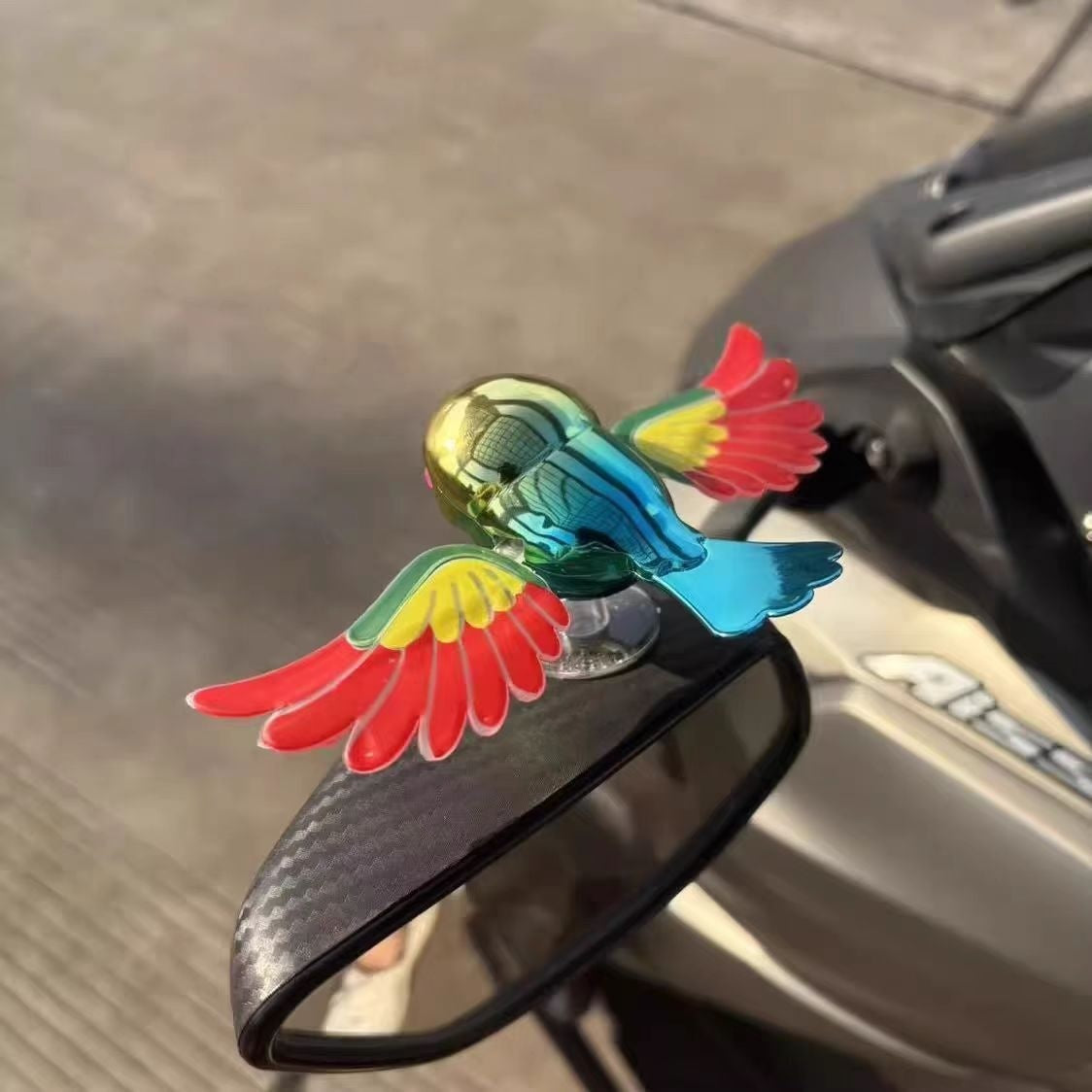Jouet Compagnon Petit Oiseau de Voiture Une Décoration Extérieure de Voiture Unique et Nouveauté